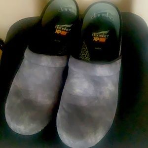 Women’s Dansko Gray Suede Clogs size 41W worn 2X